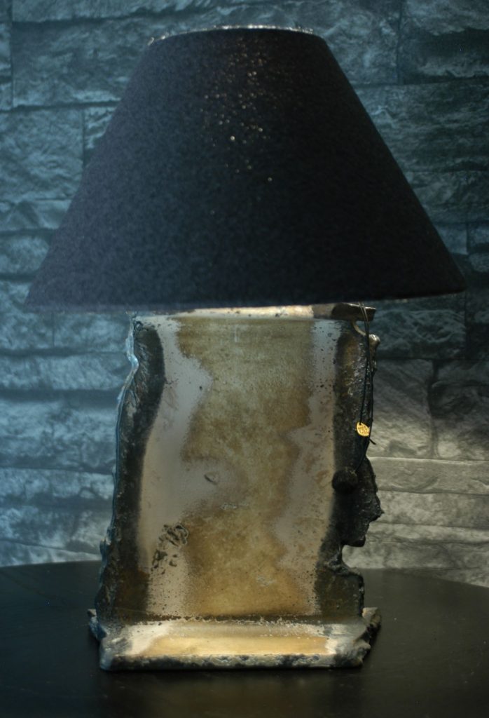 Lampe aus Doppel-T Tr&auml;ger und Schirm grau