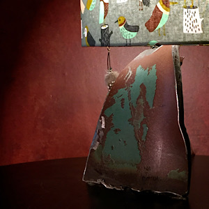 Lampe aus Altschrott mit Schirm V&ouml;gel