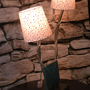 Lampe aus Altschrott zweiarmig